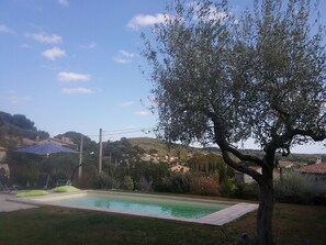 Outdoor pool, a heated pool - IN THE CALM OF PROVENCE A TWO STEPS AWAY FROM AIX EN PROVENCE  (Aix-en-Provence)