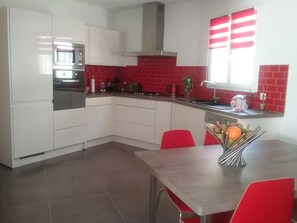 Fridge, microwave, oven, stovetop - IN THE CALM OF PROVENCE A TWO STEPS AWAY FROM AIX EN PROVENCE (Aix-en-Provence)