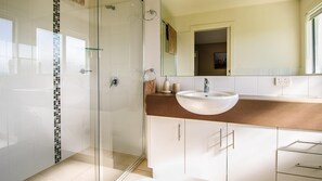 Shower, hair dryer - High Tide - sleeps 8 (Cowes)