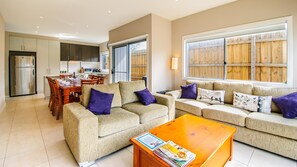 تلفزيون، مشغل دي في دي، كُتُب، مكتبة فيديو