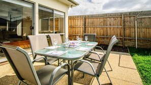 Outdoor dining - High Tide - sleeps 8 (Cowes)