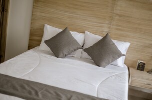 Caja de seguridad en la habitación y escritorio 