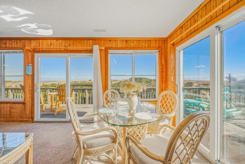 Oceanfront Dog Friendly Cottage in Avon with Grill and Screened Porch