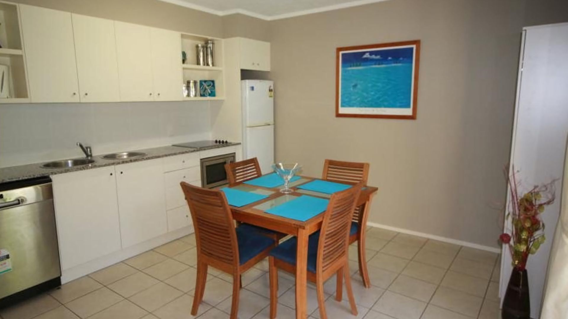 Baden 90 - Rainbow Shores. Resort Unit - Pools - Tennis Court - Walk To Beach — image 6