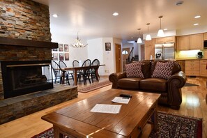 Condo (MH143) | Living room