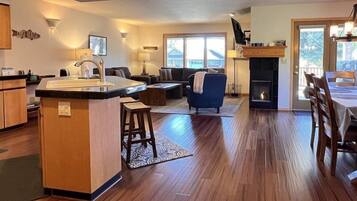 Condo (MH147) | Bahagian luar