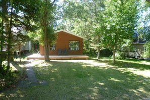 Terrace/patio - Cozy Waterfront Cottage in Grand Beach Manitoba (Grand Beach)