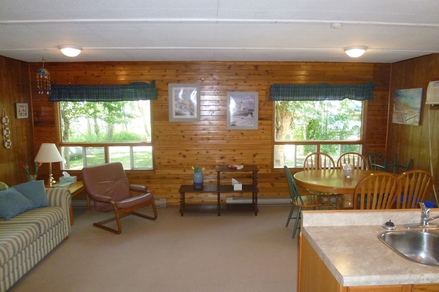 Cozy Waterfront Cottage In Grand Beach Manitoba - Manitoba