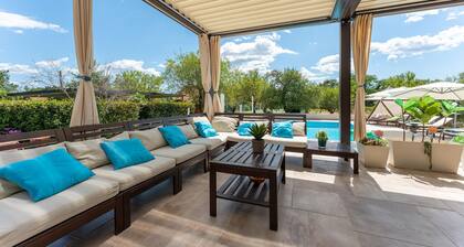 Stunning home in Donji Zemunik