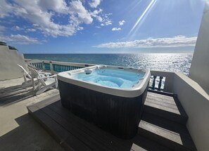 Outdoor spa tub - Villa Camila - Oceanfront - 4 guests - pet friendly - at Stella, Rincón (Rincon)