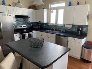 冰箱、微波炉、烤箱、炉灶