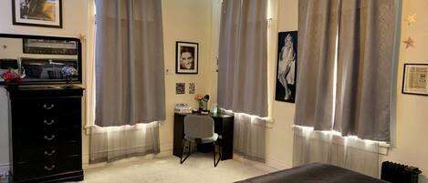 2 habitaciones, escritorio, tabla de planchar con plancha y wifi