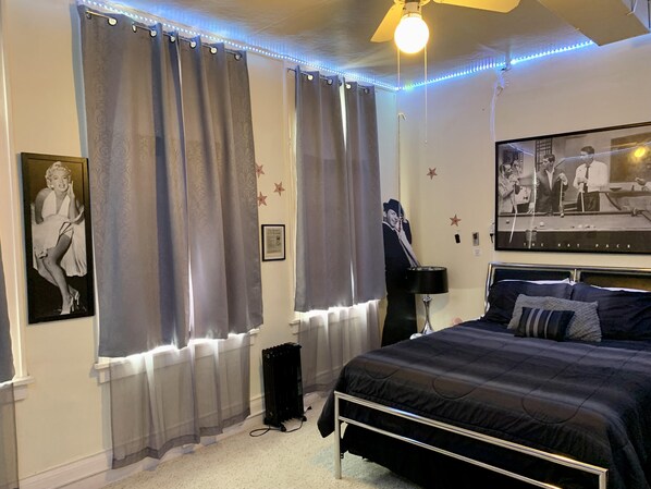 2 Schlafzimmer, Schreibtisch, Bügeleisen/Bügelbrett, WLAN