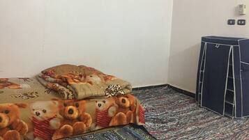 Chambre avec lits jumeaux, 2 lits une place | Fer et planche Ă  repasser, Wi-Fi gratuit, draps fournis