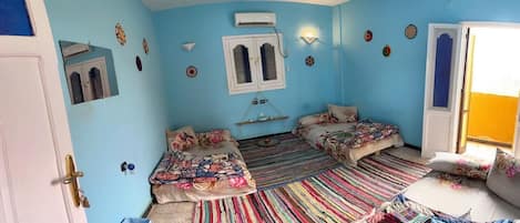 Chambre triple de base, vue sur la montagne