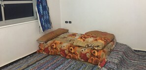 基本雙床房, 2 張單人床 | 熨斗/熨衣板、免費無線上網、床單