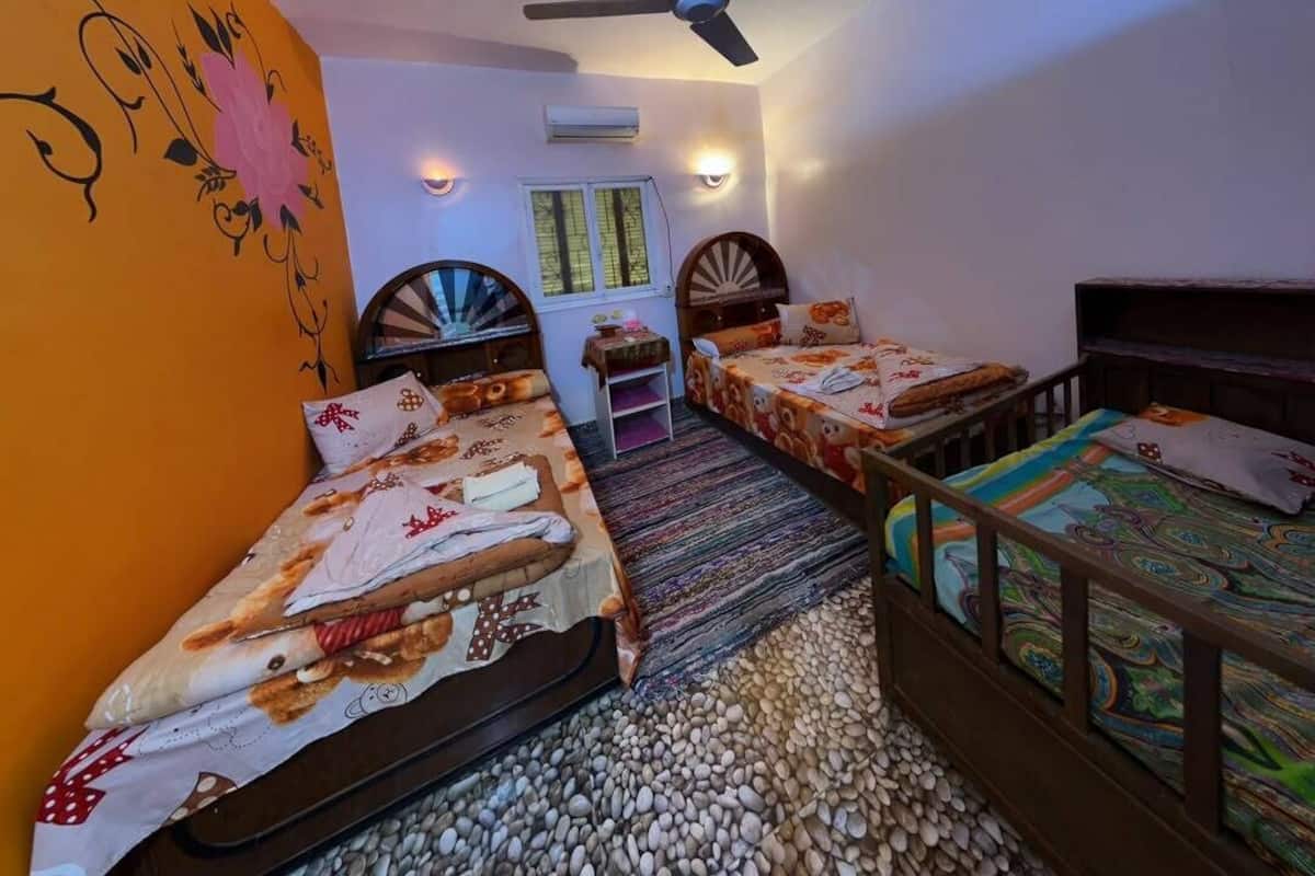 Basic Twin Room, 2 Twin Beds | Iron/ironing board (on request), WiFi (free), bed sheets