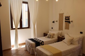 2 bedrooms, premium bedding, memory-foam beds, in-room safe - Cagliari Old Town B&B (Cagliari)