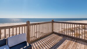 A wooden deck with a view of the beach and ocean. - Gulf Front, Private Heated Pool, Pet Friendly, 2 Master Suites! – Island Time IV (Dauphin Island)