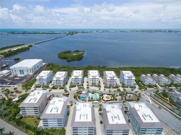 Beautiful complex in a beautiful setting. Right at the bridge to AMI.