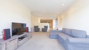 Living area - Holiday Beauty in Surfside (SURFSIDE)
