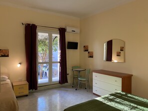 2 bedrooms, iron/ironing board, travel cot, free WiFi