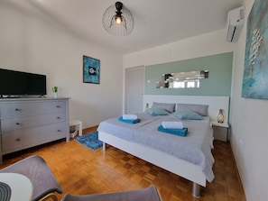 1 bedroom, WiFi, bed sheets