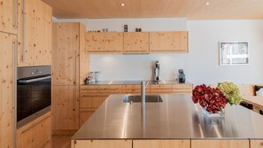 Kühlschrank, Ofen, Herdplatte, Geschirrspüler