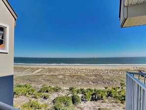 On the beach - Spacious Beachfront Retreat w/ Breathtaking Ocean Views + Pool Access (Tybee Island)