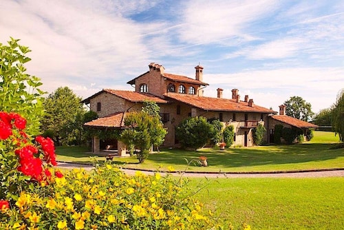 Exklusive Villa mit 8 x 18 Pool, Sauna, Whirlpool und Billard.  