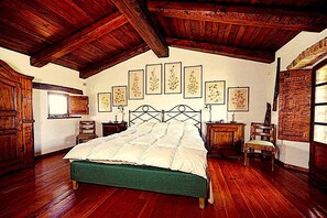 5 bedrooms, iron/ironing board, travel crib, free WiFi