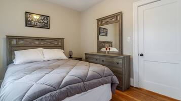 2 bedrooms, desk, iron/ironing board, free WiFi