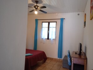 1 chambre, fer et planche à repasser, Wi-Fi gratuit, draps fournis