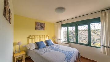 1 chambre, fer et planche Ă repasser, Wi-Fi gratuit, draps fournis