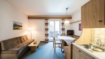 Télévision, baby-foot, table de tennis de table