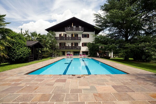 Piscine couverte, piscine extérieure