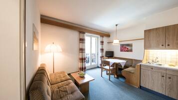 TV, tavolo da calcetto, tavolo da ping pong