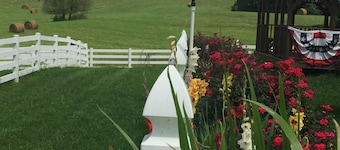 CHARMING COUNTRY GETAWAY!