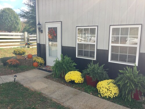 CHARMING COUNTRY GETAWAY!