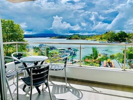 Apartamento panorámico | Restaurante al aire libre