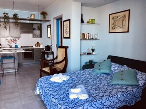 2 bedrooms, desk, iron/ironing board, travel crib - A splendid three-room apartment with a pool and breathtaking views. (Taormina)