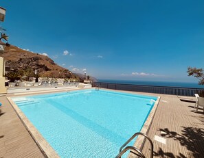 Outdoor pool - A splendid three-room apartment with a pool and breathtaking views. (Taormina)