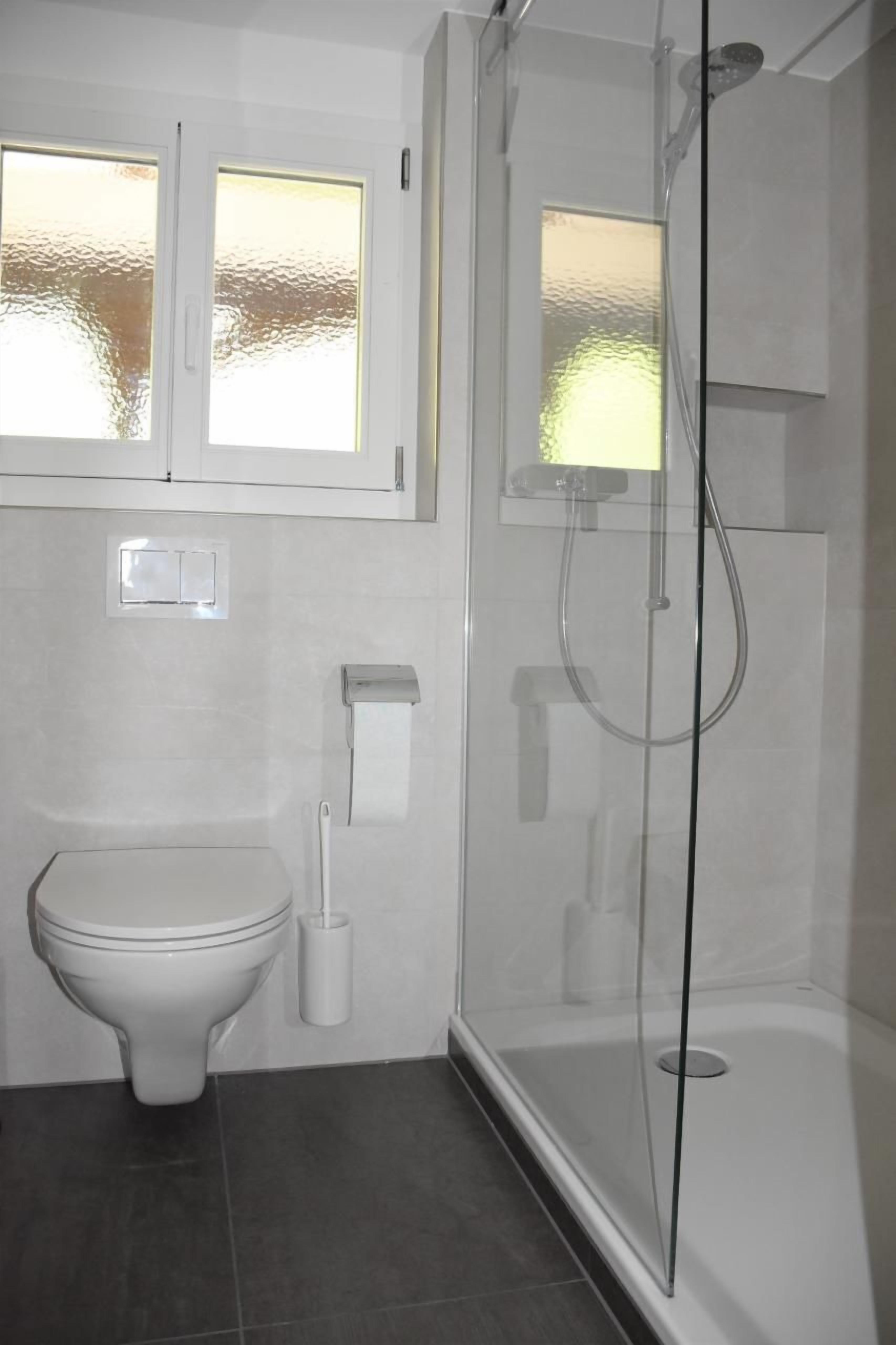 Ensemble douche/baignoire, serviettes fournies