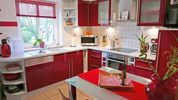 Kühlschrank, Mikrowelle, Ofen, Geschirrspüler