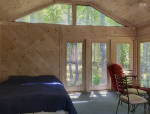 4 bedrooms, desk, iron/ironing board, free WiFi