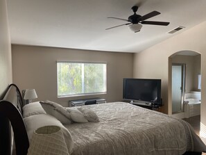6 bedrooms, iron/ironing board, WiFi, bed sheets