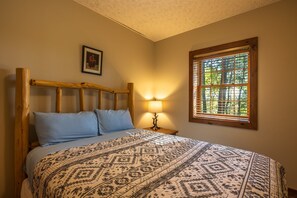 3 bedrooms, free WiFi, bed sheets - Mockingbird Cabin (Hocking Hills area) (Sugar Grove)