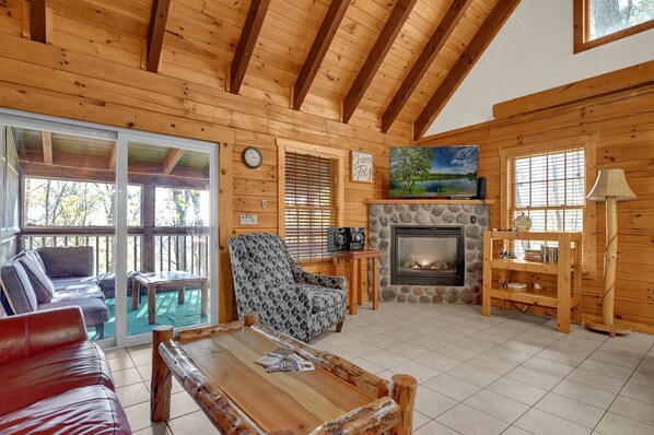 Téléviseur connecté, foyer, jeux vidéo, table de ping-pong