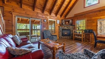 Smart TV, fireplace, video games, table tennis