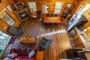 Smart TV, chimenea, videojuegos y tenis de mesa 